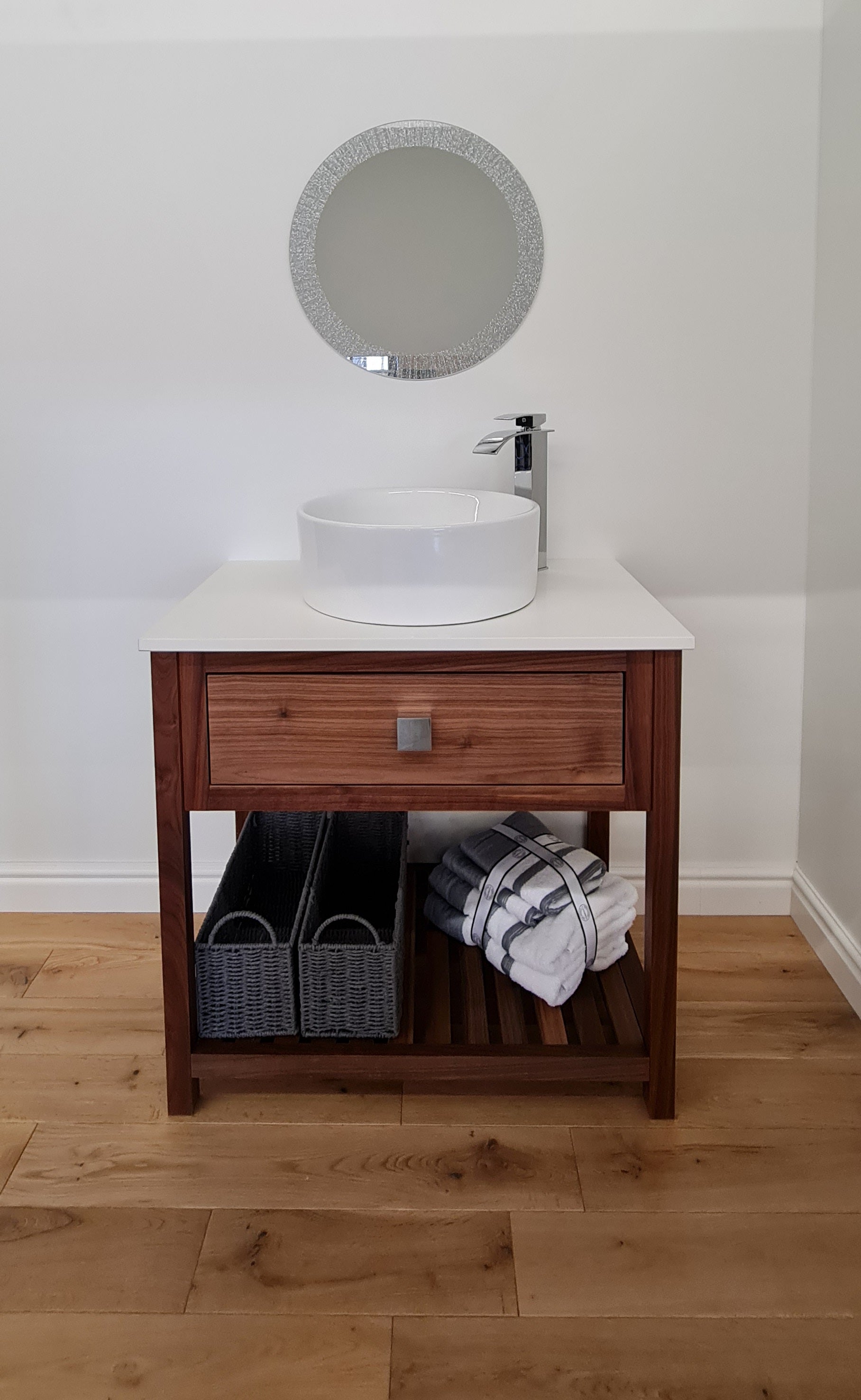 Walut Bathroom Wash Basin Unit